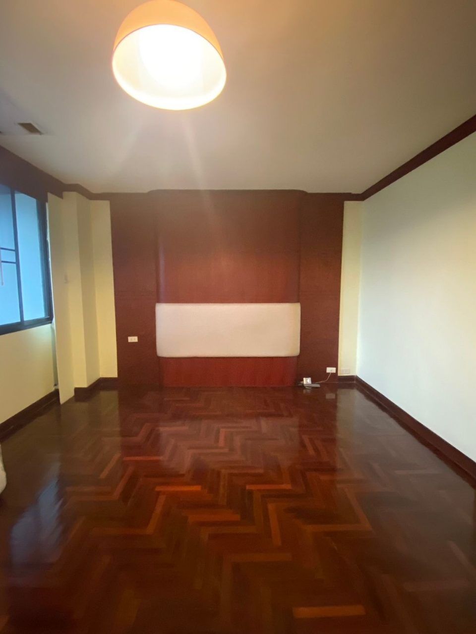 ขายคอนโดห้องใหญ่ ใจกลางอโศก ใกล้ BTS + สวนเบญฯ เป็นส่วนตัว เหมาะอยู่เองหรือปล่อยเช่า โทร 095-5647444 รูปที่ 4