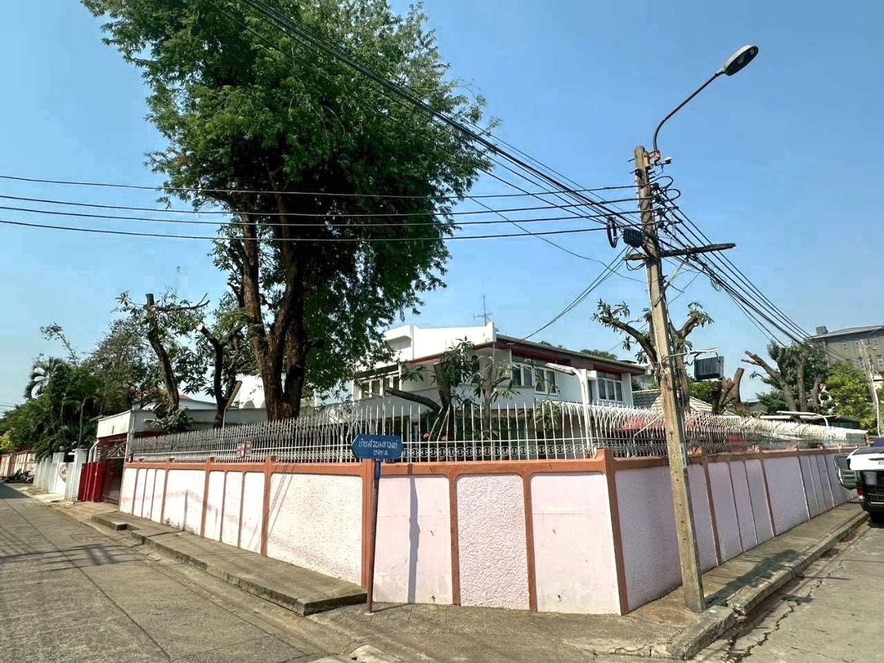 สินทรัพย์ศักยภาพสูง ทำเลทองสุขุมวิท ขายด่วน ! บ้านพร้อมที่ดินแปลงสวย ทำเลทองสุขุมวิท 64 แปลงหัวมุม สังคมบ้านหลังใหญ่ เข้า-ออกสะดวก รูปที่ 11