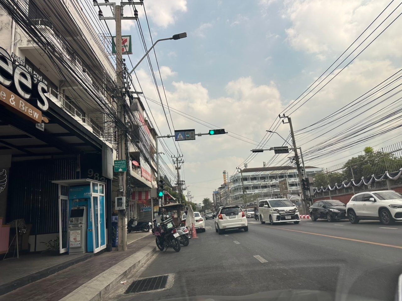 ขายด่วน! อาคารพาณิชย์ 3.5 ชั้น พร้อมผู้เช่า ทำเลทองแบริ่ง ตรงข้าม รร.เซนต์โยเซฟ โทร 092-830-9541 รูปที่ 3