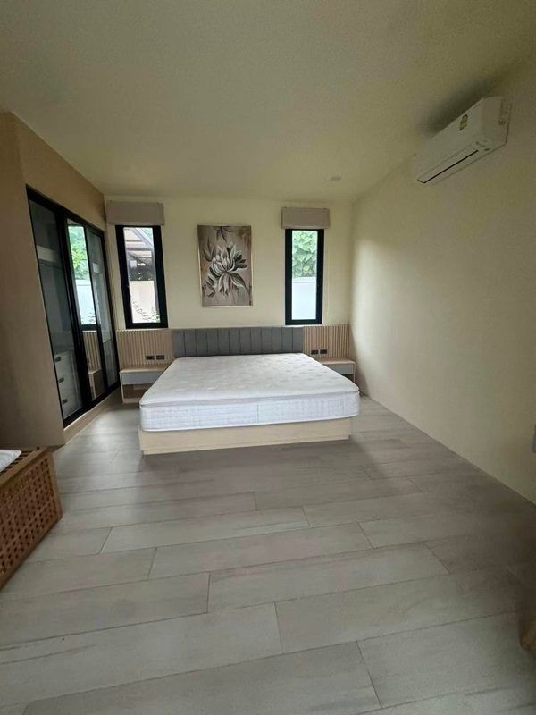 Luxury villa with a private swimming pool for sale in Phuket City. Conveniently located near shopping areas, Robinson, and ICONSIAM. For inquiries, please call 096-265-3964 รูปที่ 9