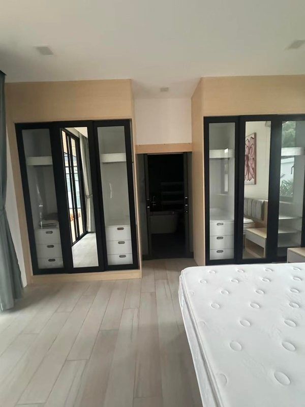 Luxury villa with a private swimming pool for sale in Phuket City. Conveniently located near shopping areas, Robinson, and ICONSIAM. For inquiries, please call 096-265-3964 รูปที่ 10