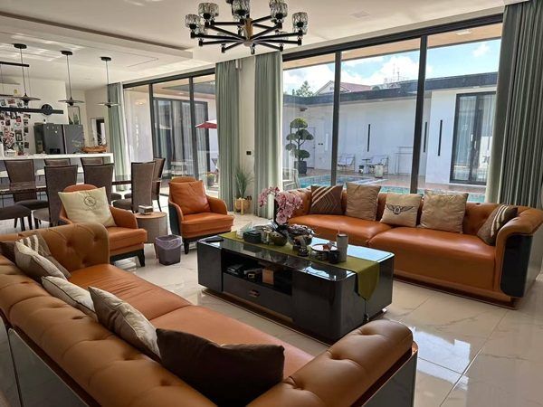 Luxury villa with a private swimming pool for sale in Phuket City. Conveniently located near shopping areas, Robinson, and ICONSIAM. For inquiries, please call 096-265-3964 รูปที่ 11