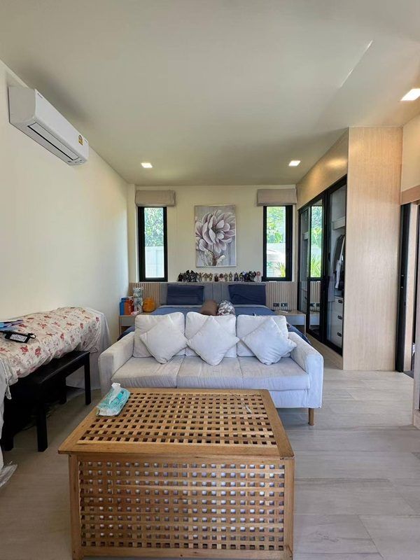 Luxury villa with a private swimming pool for sale in Phuket City. Conveniently located near shopping areas, Robinson, and ICONSIAM. For inquiries, please call 096-265-3964 รูปที่ 13