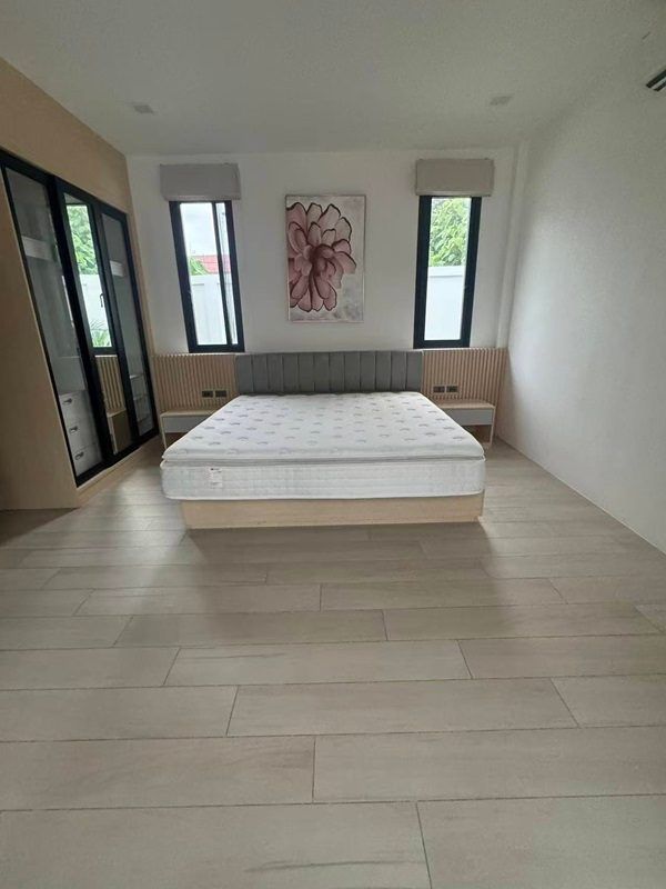 Luxury villa with a private swimming pool for sale in Phuket City. Conveniently located near shopping areas, Robinson, and ICONSIAM. For inquiries, please call 096-265-3964 รูปที่ 14