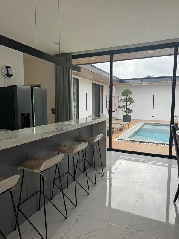 Luxury villa with a private swimming pool for sale in Phuket City. Conveniently located near shopping areas, Robinson, and ICONSIAM. For inquiries, please call 096-265-3964 รูปที่ 15