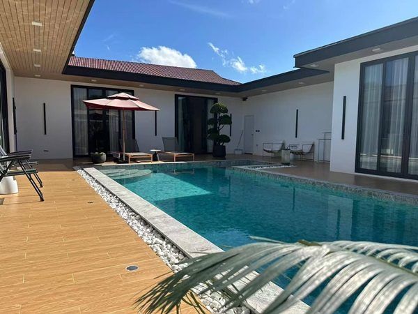 Luxury villa with a private swimming pool for sale in Phuket City. Conveniently located near shopping areas, Robinson, and ICONSIAM. For inquiries, please call 096-265-3964 รูปที่ 16