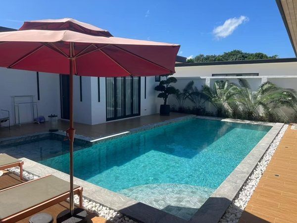 Luxury villa with a private swimming pool for sale in Phuket City. Conveniently located near shopping areas, Robinson, and ICONSIAM. For inquiries, please call 096-265-3964 รูปที่ 17