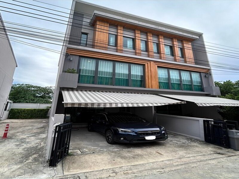 ให้เช่าทาวน์โฮม 3 ชั้นสุดหรู หลังมุม Eigen Premium Townhome พัฒนาการ ซอยอ่อนนุช 70/1