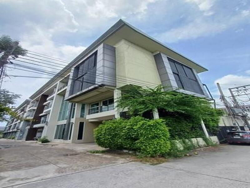 HS 1926 ขายโฮมออฟฟิศ 4 ชั้น 600 ตรม. ห้องมุม ย่านรามอินทรา ใกล้แฟชั่นไอแลนส์ , MRT วงแหวนรามอินทรา