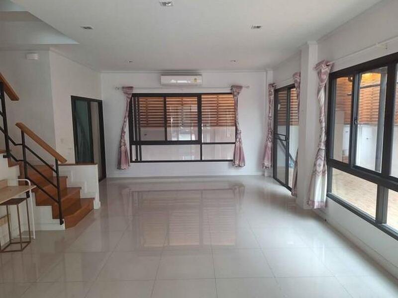 ให้เช่าบ้านแฝด 3 ชั้น 46 ตรว. 4 ห้องนอน โครงการศุภาลัย เอสเซ้นส์ ลาดพร้าว 107 ใกล้เดอะมอลล์บางกะปิ รูปที่ 2
