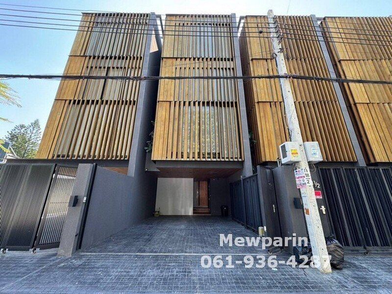 428951ขายโฮมออฟฟิศ ซิกเนเจอร์ เออร์เบิน แอล ขนาด 26 ตร.วา ตกแต่งพร้อมอยู่ เหมาะสำหรับอยู่อาศัยและเป็น home office