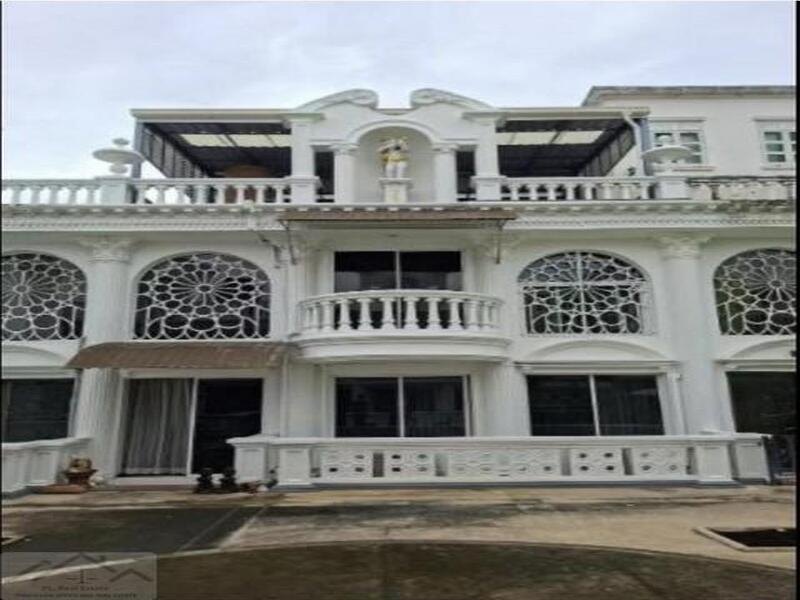 HR 10058 ให้เช่าทาวน์โฮม 4 ชั้น โครงการ Leo Classic Place สุขุมวิท 49/13 เฟอร์ครบ พร้อมอยู่ใกล้ BTS ทองหล่อ–พร้อมพงษ์ เลี้ยงสัตว์ได้