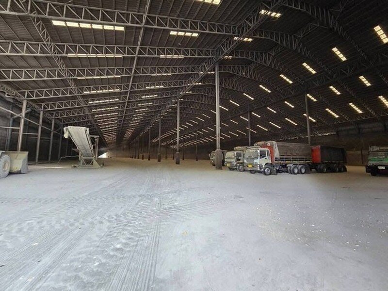 ให้เช่าโกดัง/โรงงานขนาดใหญ่ เนื้อที่ทั้งหมดเกือบ 40 ไร่ ใกล้มอเตอร์เวย์ ทำเลเมืองชลบุรี