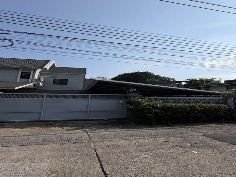 ให้เช่าบ้านเดี่ยว 5 ห้องนอน ซอยรัชดาภิเษก 32 บ้านสไตล์คอนกรีตผสมไม้ เงียบสงบ เป็นส่วนตัวสูง เดินทางสะดวก รัชดา ลาดพร้าว พระราม 9 รูปที่ 2