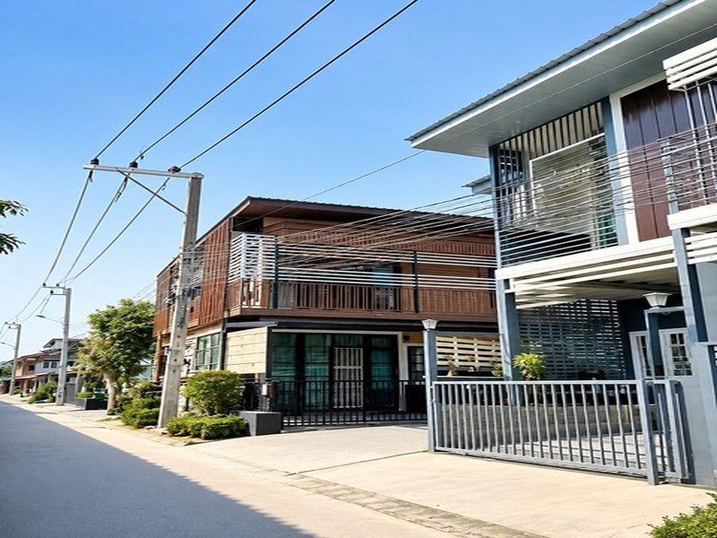 3 น้ำ บ้านเดี่ยว 2 ชั้นพร้อมเฟอร์ฯ .รร.นานาชาติเวลลิงตัน 2.6 กมหลังมุม 4นอน 40 ตร.วา. 800 ม. กรุงเทพกรีฑา5-7-9 MRTแยกลำสาลี