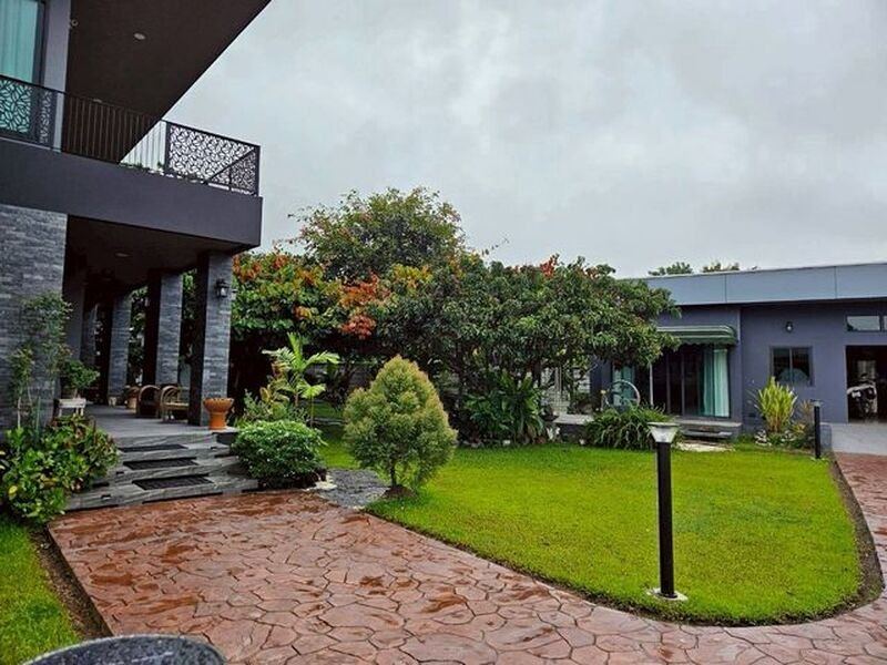ขายเพียง 35 ล้าน #โซนหางดง บ้านสุดหรู บนที่ดินเกือบ 1 ไร่ บ้าน 2 ชั้น #สไตล์โมเดิร์น ดีไซน์พรีเมียม ใส่ใจทุกรายละเอียด พร้อมลิฟต์ส่วนตัว