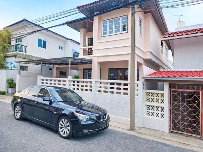 รับต่างชาติ MRTลาดพร้าว76–82 บ้าน 4นอน รัชดา18 ประชาอุทิศ เหม่งจ๋าย รวมจอดได้ 5คัน หลังนี้! 3ปีมีครั้ง 2 น้ำ ห้วยขวาง 1 กม. 60 ตร.ว.