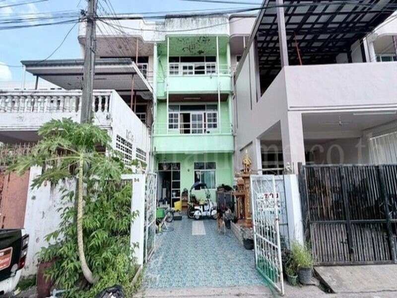 ลดราคา ทาวน์เฮ้าส์ 3 ชั้น 35 ตารางวา รามอินทราซอย 4 MRT สถานีลาดปลาเค้า