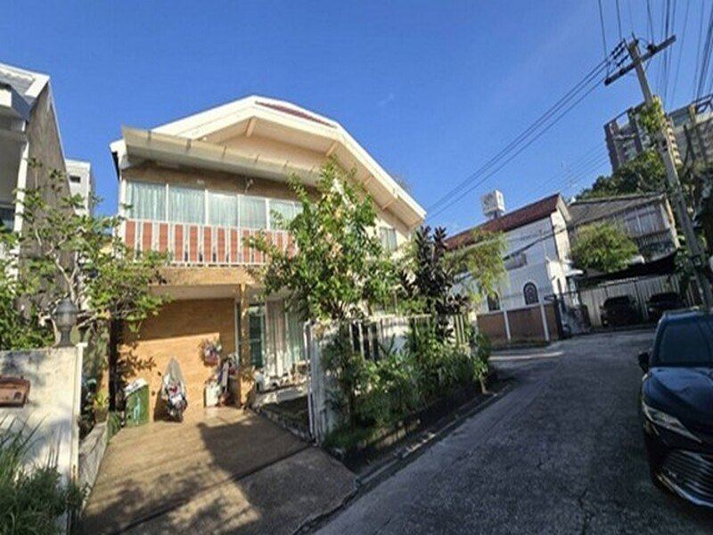 รหัส: 626/16/2 ต้องการขาย ทาวน์เฮ้าส์ - 3Bedroom 17500000 B. เล่นใหญ่