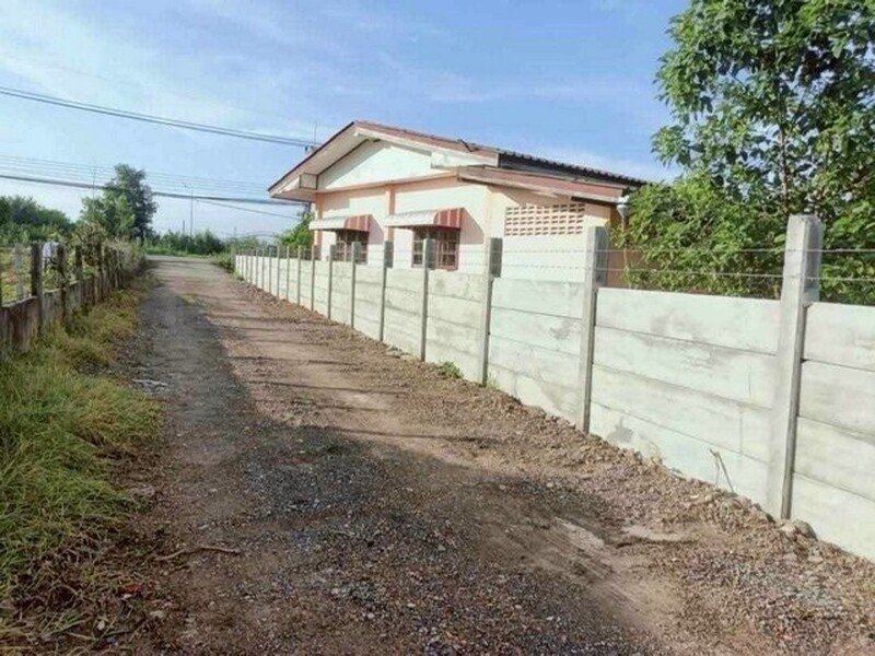 ขาย ที่ดิน - 0 Rai 0 NGAN 100 ตร.ว.  ใกล้ ปั๊มปตท. ตลาด หนองเสือ หนองหมู วิหารแดง N I C E!
