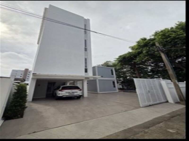 โฮมออฟฟิศ 4 ชั้น 3 ห้องนอน 4 ห้องน้ำ ที่จอดรถ 4 คัน  ซอยลาดพร้าววังหิน 32 พร้อมใช้งานทันที