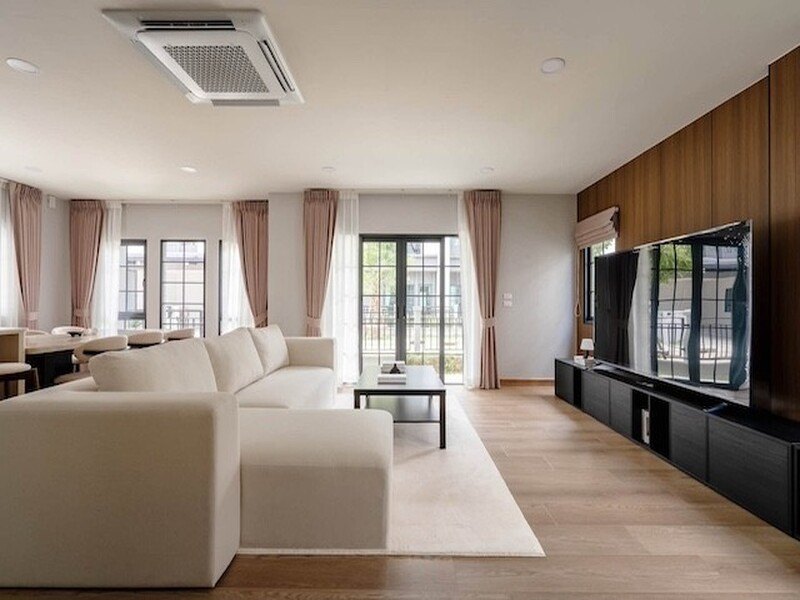 BH4247 ให้เช่าบ้านเดี่ยวหรู Centro บางนา เฟส 2 บ้านใหม่พร้อมอยู่ 4 ห้องนอน Fully Furnished ใกล้ Mega Bangna รูปที่ 2