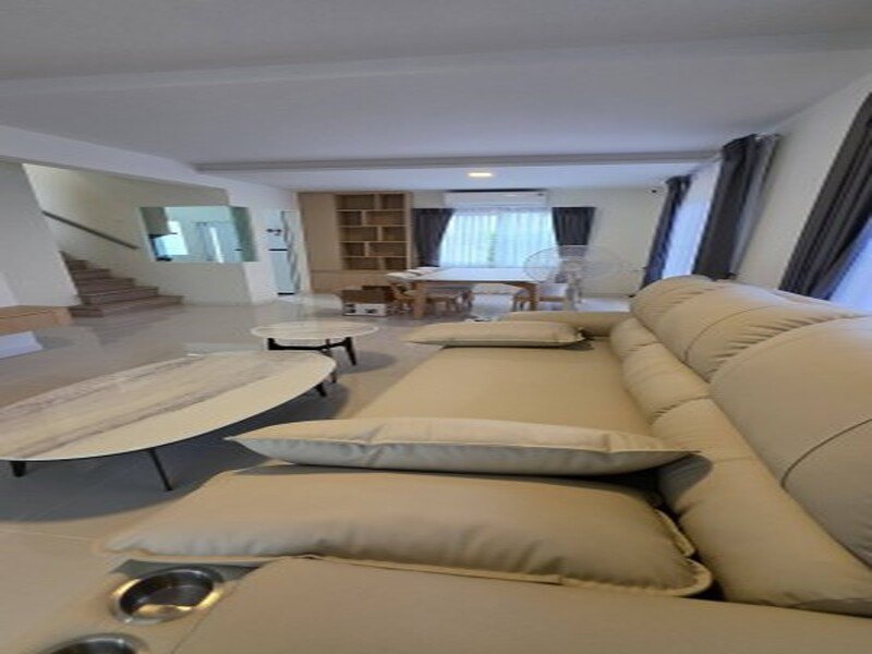 BH4240 ให้เช่าบ้านเดี่ยว Villaggio 3 ศรีนครินทร์ บางนา บ้านใหม่ไม่เคยเข้าอยู่ 3 ห้องนอน เฟอร์นิเจอร์ครบ ใกล้ Mega Bangna รูปที่ 2
