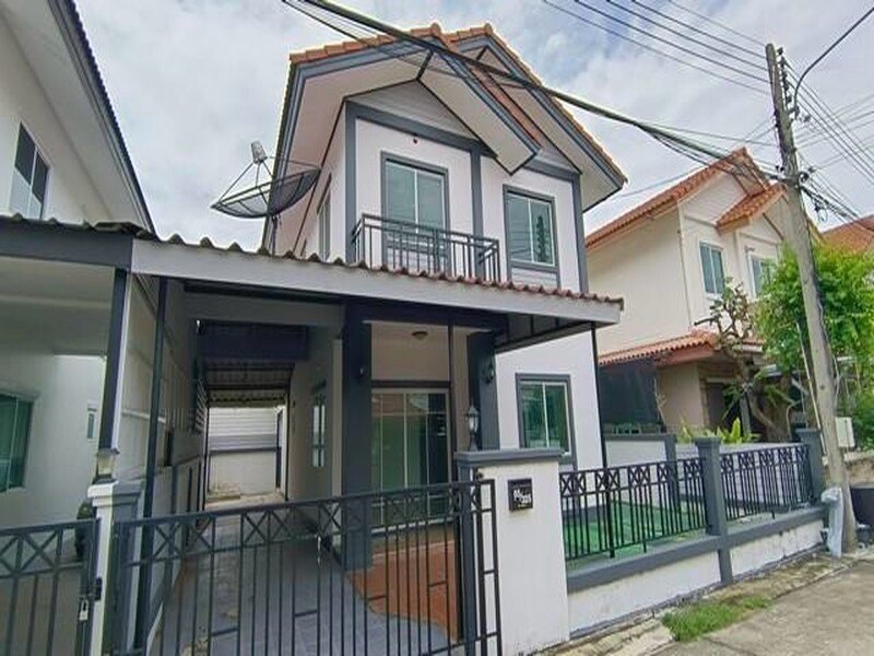 ขายบ้านแฝดสไตล์บ้านเดี่ยวราคาทาวเฮ้าส์ หมู่บ้านบ้านฟ้าปิยรมย์ พรีเมียร์ ปาร์ค สภาพสวย โซนลำลูกกา คลอง 6 รูปที่ 2