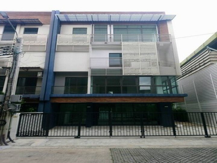 ให้เช่า Home office 4 ชั้น หลังมุม ซอยรามอินทรา 40 นวลจันทร์
