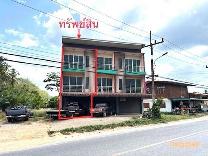 ขายอาคารพาณิชย์สุราษฎร์ธานี  2 ชั้น ถนนสายพุนพิน-คีรีรัฐนิคม อำเภอคีรีรัฐนิคม
