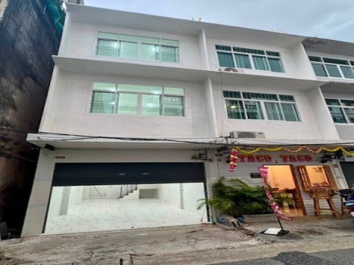 BH4253 ให้เช่าทาวน์เฮ้าส์ 4 ชั้น พร้อมดาดฟ้า รีโนเวทใหม่ สาทร 11 ใกล้ BTS เซนต์หลุยส์ เหมาะสำหรับอยู่อาศัย Home Office และ Studio