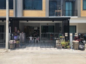TOWNHOUSE S GATE  3500000 BAHT.  area 0 Rai 0 NGAN 20 ตร.ว. ไม่ไกลจาก โรบินสัน ศรีสมาน, เซ็นทรัล พลาซา แจ้งวัฒนะ, ไทวัสดุ ราชพฤกษ์, เดอะ คริสตัล พีทีที, รร.สารสาสน์วิเทศราชพฤกษ์, รร.สาธิตปทุม และรพ.ปากเกร็ด 2- สโมสร เดินทางสดวกสบาย ปทุมธานี