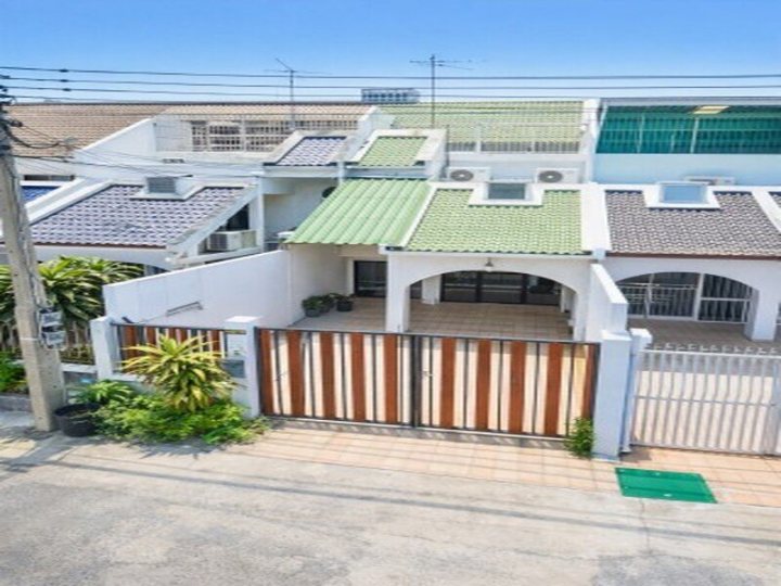 ประชาชื่น1-9  MRT เตาปูน 500 ม.คฤหาสน์นวมตั้ง  3ชั้น 4-5นอน 4น้ำ ใกล้ตลาดสดเตาปูน 800 ม. 32 ตร.ว. 380 ตร.ม