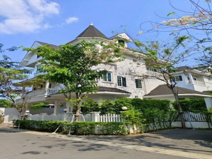 BH4232 ให้เช่าบ้านเดี่ยวหรู 3 ชั้น โครงการ Fantasia Villa Bangna ใกล้ MRT ศรีเอี่ยม บ้านพร้อมอยู่
