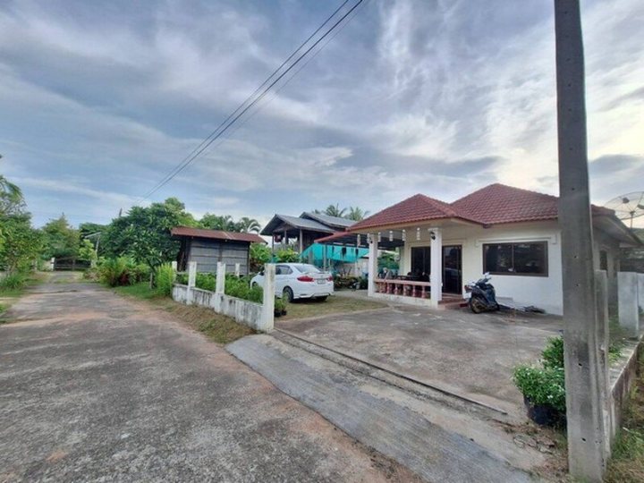 ขายบ้านพร้อมที่ดิน เส้นท่าสว่าง-เมืองลิง อ.เมืองสุรินทร์ เนื้อที่ 1 งาน 22 ตารางวา