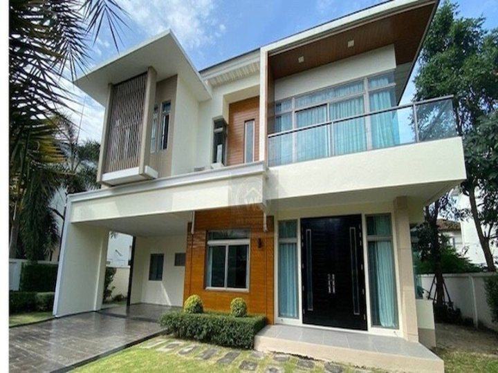 บ้าน BH4248 ให้เช่าบ้านเดี่ยวหรู ใกล้สนามบินสุวรรณภูมิ 10 นาที บ้านพร้อมเฟอร์นิเจอร์ 4 ห้องนอน เหมาะสำหรับผู้บริหารและชาวต่างชาติ