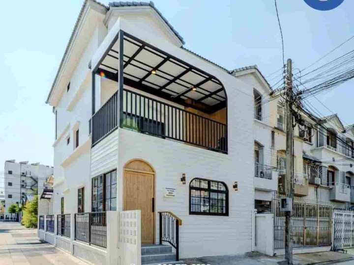 ลดแรง 6 แสน!! ทาวน์โฮม 3 ชั้น รีโนเวทใหม่ พระราม 9 ซอย 43 ใกล้เดอะไนน์ ทางด่วน รถไฟฟ้า ม.รามฯ