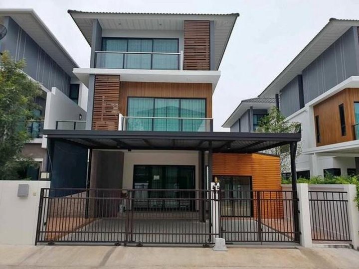 ให้เช่าบ้านแฝด 3 ชั้น 46 ตรว. 4 ห้องนอน โครงการศุภาลัย เอสเซ้นส์ ลาดพร้าว 107 ใกล้เดอะมอลล์บางกะปิ