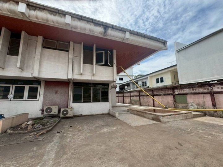 ให้เช่าที่ดินพร้อมบ้าน 131 ตรว สุขุมวิท71 ปรีดี 14 ใกล้BTS พระโขนง ตัวบ้านและที่ดินเคลียร์พื้นที่โล่งพร้อมเข้าปรับพื้นที่ให้เหมาะสมการใช้งาน