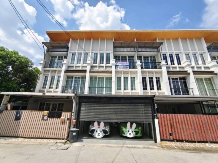 Vายทาวน์โฮม 3 ชั้น โกลเด้นทาวน์ 2 ปิ่นเกล้า–จรัญสนิทวงศ์ ย้ำหลุดมาเพียง 1 หลังเท่านั้น!! อยู่ต้นโครงการ เข้า-ออกสะดวก ตกแต่ง สไตล์มินิมอล