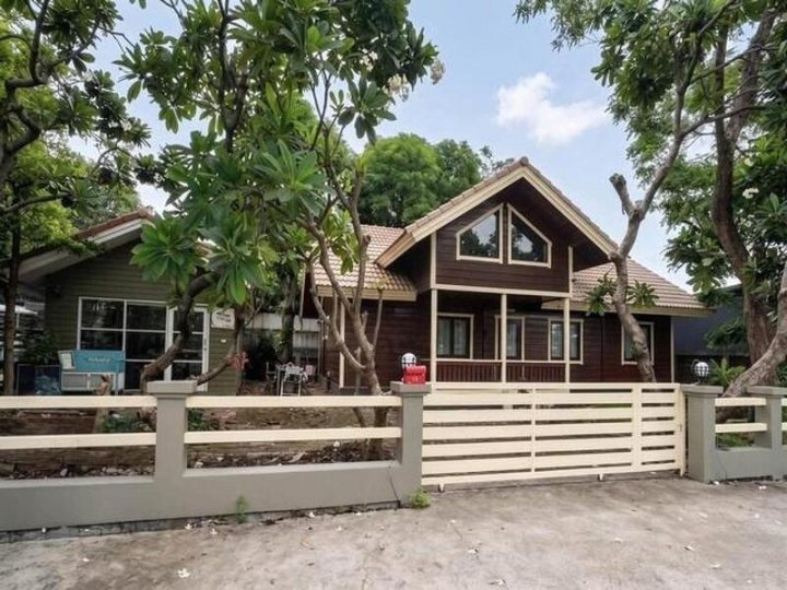 ให้เช่าบ้านเดี่ยว 2 ชั้น 100 ตรว. ติดถนนคู่ขนานวงแหวนกาญจนาภิเษก รามอินทรา คู้บอน ตัวบ้านไม้สนทั้งหลัง ถนนกาญนาภิเษก