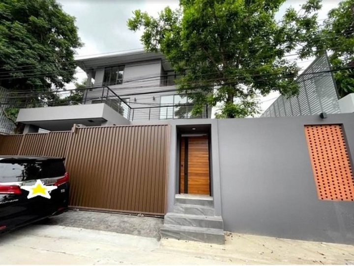 ให้เช่าบ้านเดี่ยว Pool Villa หรู 3 ชั้น 102 ตรว. 5 นอน สไตล์โมเดิร์น สุุขุมวิท 71 ปรีดี 26 พร้อมสระว่ายน้ำส่วนตัว ใกล้ทองหล่อ และเอกมัย