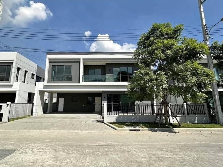 CH1150 ให้เช่าเซนโทร บางนา 4 ห้องนอน แต่งเสร็จ ติดสวนโครงการ 3 จอดรถ