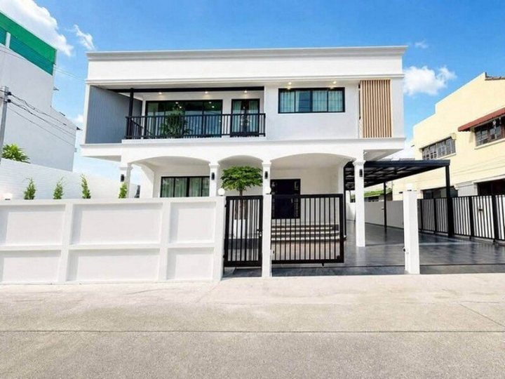 ขาย บ้านเดี่ยว หลังมุม ย่านนวมินทร์ 127 ตรงข้ามตลาดปัฐวิกรณ์ รีโนเวทใหม่ทั้งหลัง สวยพร้อมเข้าอยู่
