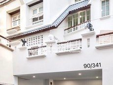 Townhouse ขาย/ให้เช่าทาวน์โฮมพูลวิลล่า 4.5 ชั้น @วิภาวดี 20 25.50 ตร.ว. 6 น 6 น้ำ 2 จอดรถ ราคา 18 ล้านบาท 6 BEDROOM 250000 B. ไม่ไกลจาก ตลาดลุงเพิ่ม (หลังการบินไทย) 900 ม. ทรัพย์ดี ๆ เป็นบ้านทาวน์โฮม 4.5 ชั้น รีโนเวทใหม่ พร้อมสร้างสระว่ายน้ำ ที่ออกแบ